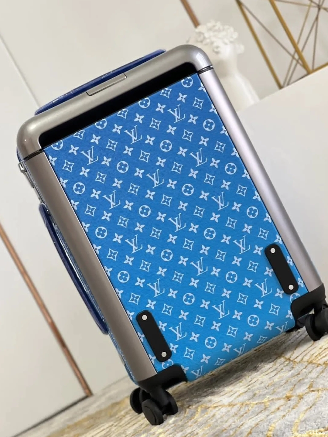 HORIZON CABIN 37L CUSTOM CLOUDS SUITCASE 55 0727